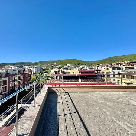 Апартаменти Sea Breeze With Balcony In *