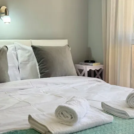 Апартаменти Sea Breeze With Balcony In