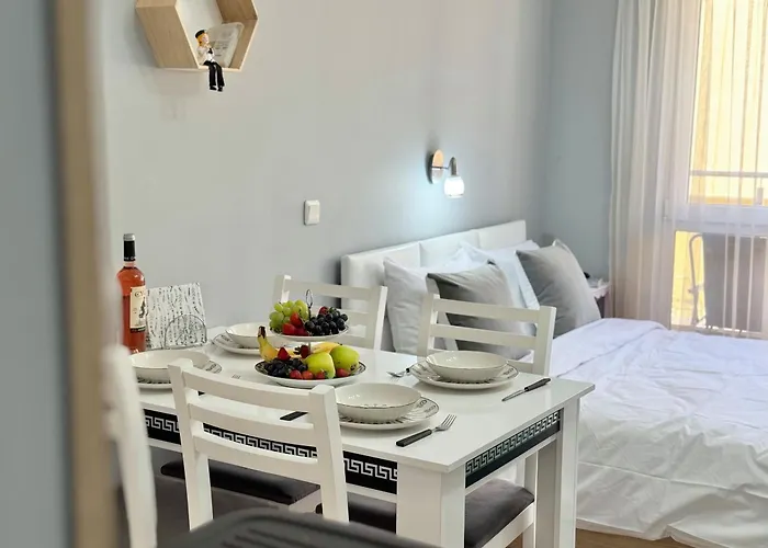 Sea Breeze With Balcony In Apartment Sveti Vlas